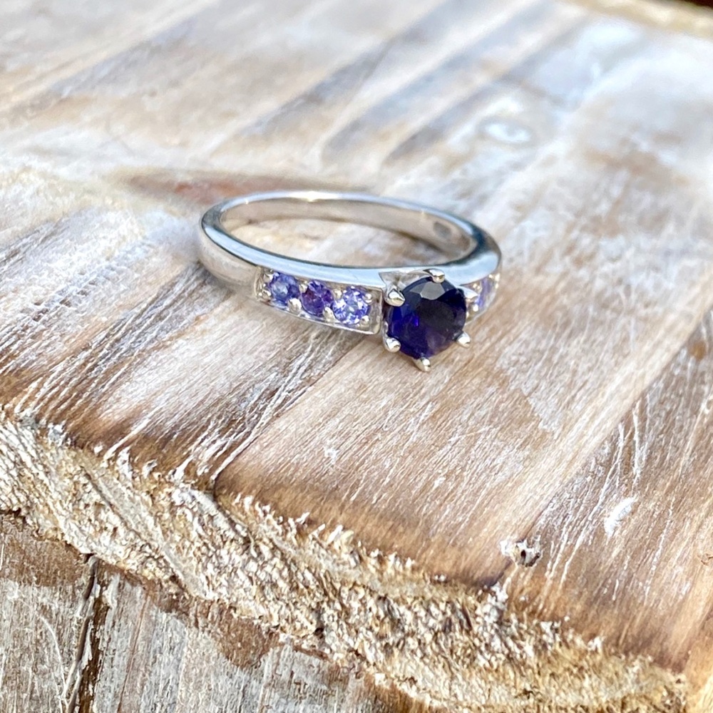 Amethyst & Iolite Ring - Picture 14 of 15